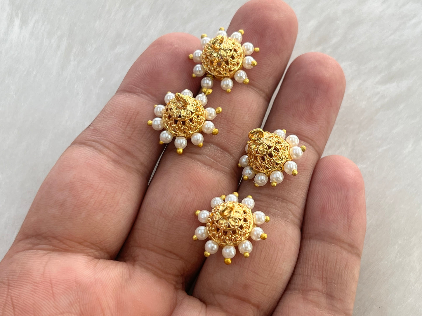 Golden Jhumkas (AGMK135)(15 mm)(1 Pair)
