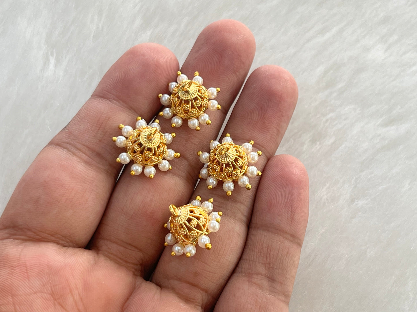 Golden Jhumkas (AGMK134)(15 mm)(1 Pair)