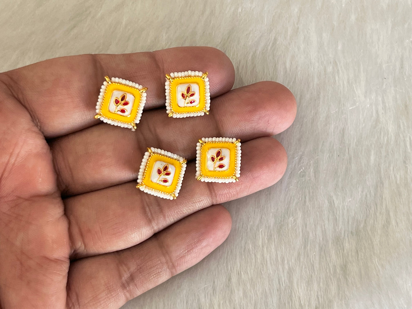 Meenakari Kundan (AGMK114)(15 mm)(12 Pcs)