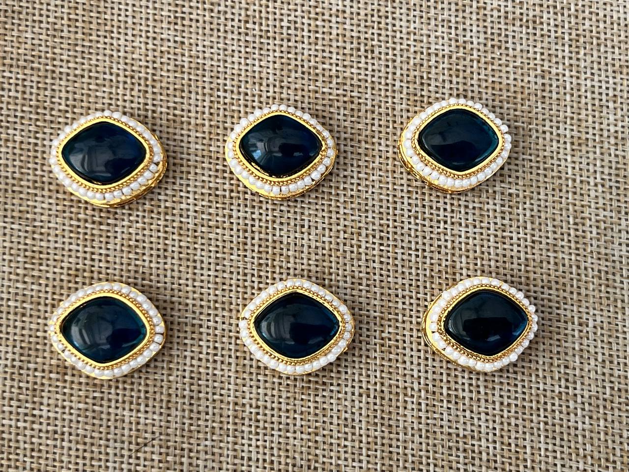 Monalisa Kundan (Leaf) (19 mm) (AGMK85)