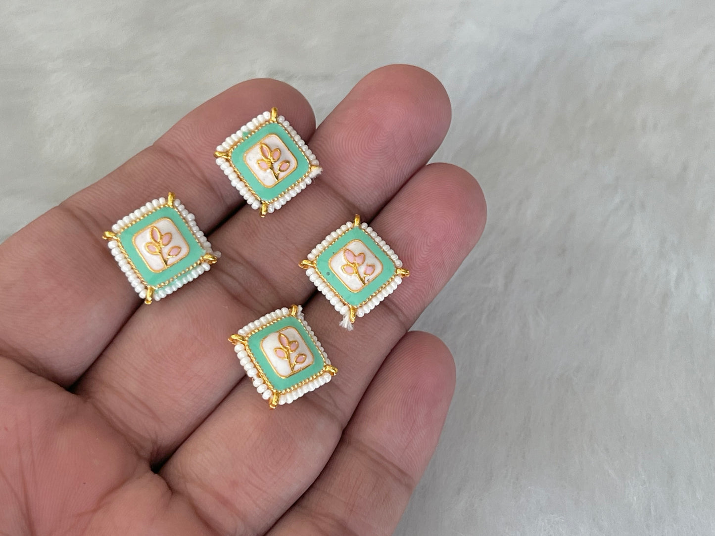 Meenakari Kundan (AGMK114)(15 mm)(12 Pcs)