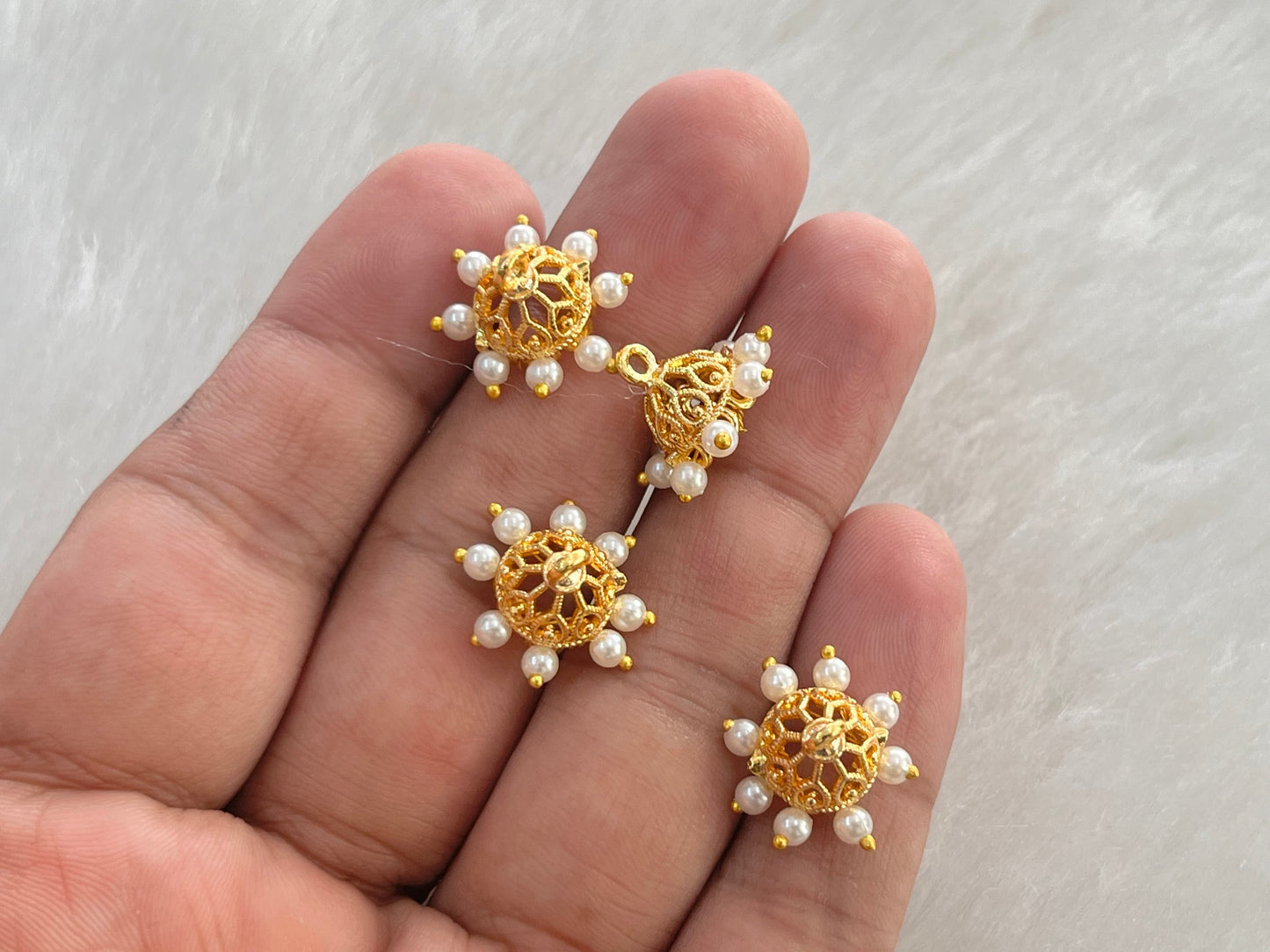 Golden Jhumkas (AGMK131)(15 mm)(1 Pair)