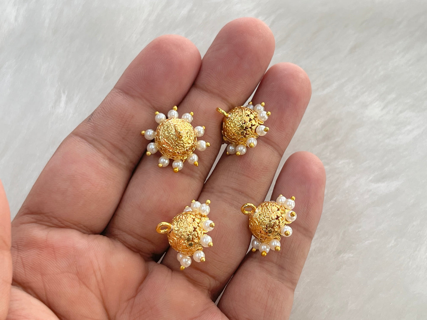 Golden Jhumkas (AGMK132)(20 mm)(1 Pair)