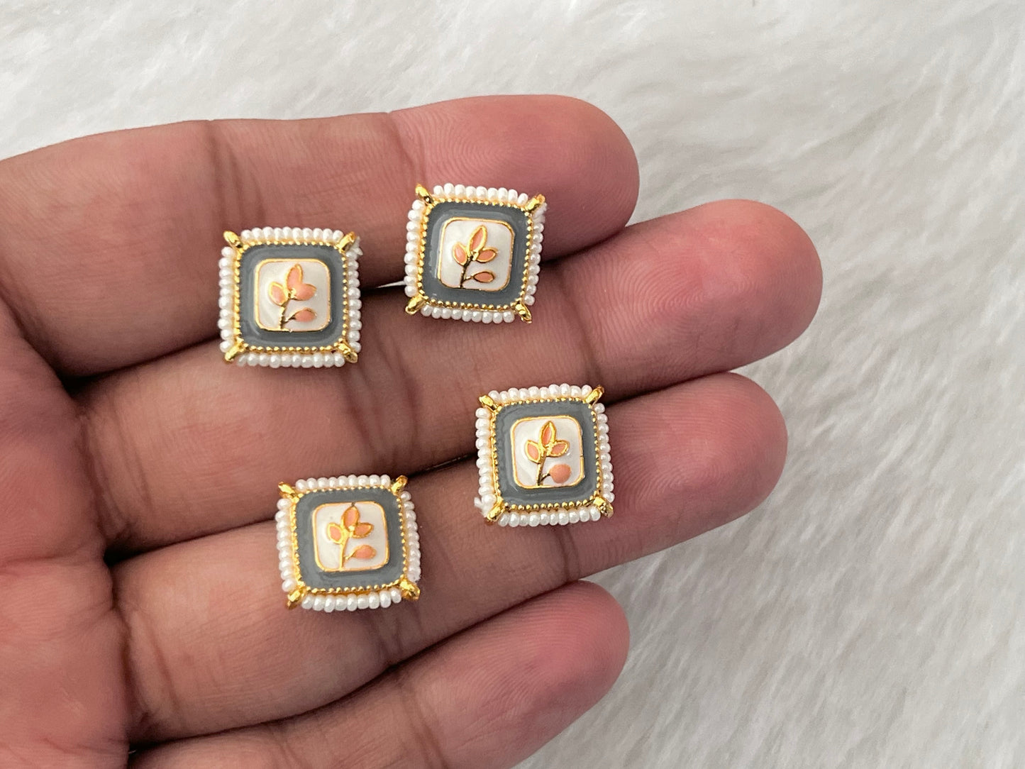 Meenakari Kundan (AGMK114)(15 mm)(12 Pcs)